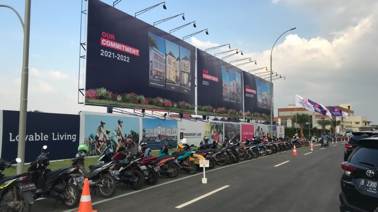 Billboard Paramount Petals